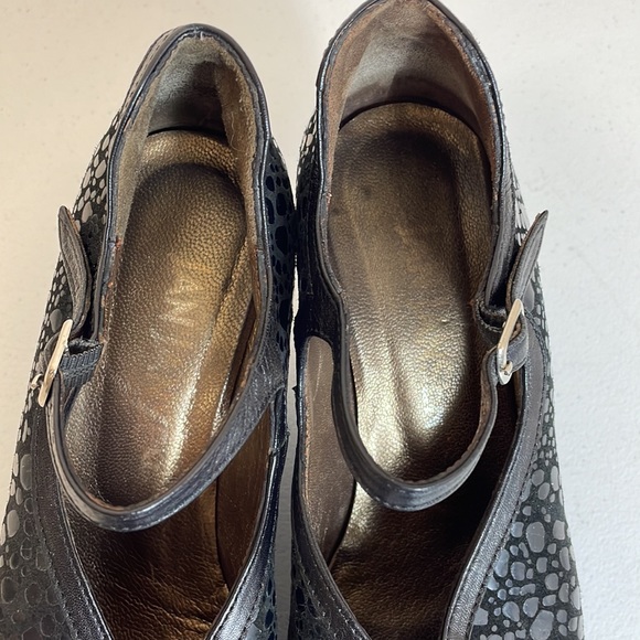 Jan Jansen Textured Suede Curved Heel Mary Jane Shoes - Picture 7 of 14